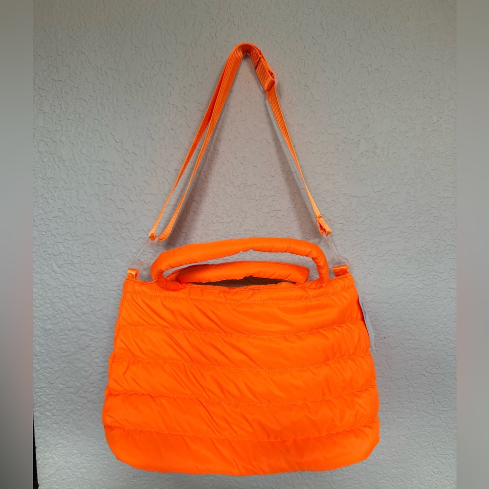 NWT VIBRANT ORANGE QUILTED PUFFER BAG